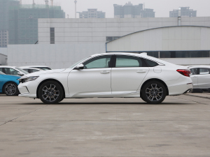 2022款260TURBO 精致版 正侧（左）