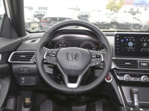 2022款260TURBO 精致版 方向盘