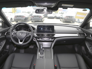 2022款260TURBO 精致版 内饰全景
