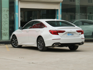 2022款260TURBO 典雅版 左后45度