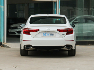 2022款260TURBO 典雅版 正后	