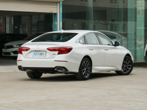 2022款260TURBO 典雅版 右后45度