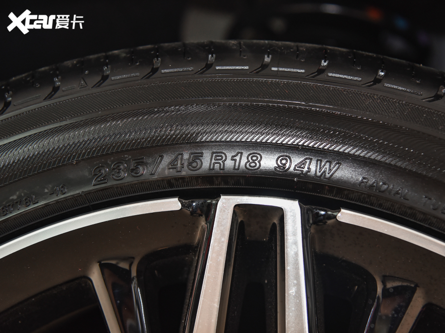 2022��Ӣ�����J����� �J����� 2.0L ���а�