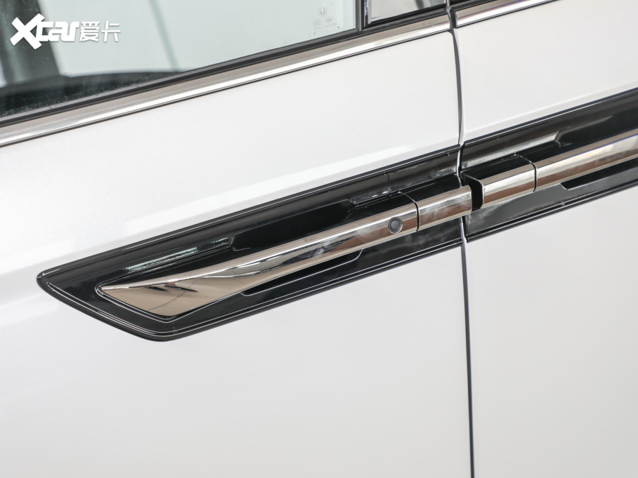 2022 2.0L e:HEV m