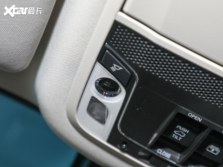 2022 2.0L e:HEV m