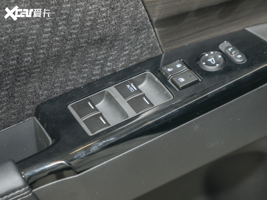 2022 2.0L e:HEV m