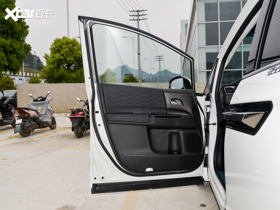 2022 2.0L e:HEV A