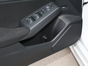 2023款240TURBO CVT劲动·C位客特别版 前门储物空间