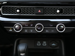 2023款240TURBO CVT劲动·C位客特别版 空调调节