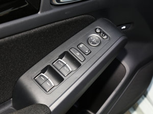 2023款2.0L e:HEV 先锋版 主驾车窗控制区	