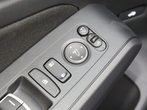 20232.0L e:HEV J п؅^