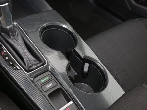 2023款240TURBO CVT劲势版 前排杯架