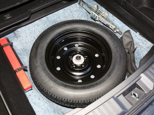 2023款240TURBO 两驱智领版 5座 备胎
