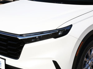 2023款240TURBO 四驱臻享版 5座 大灯