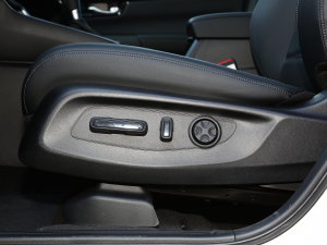 2023款240TURBO 四驱臻享版 5座 主驾驶座椅调节