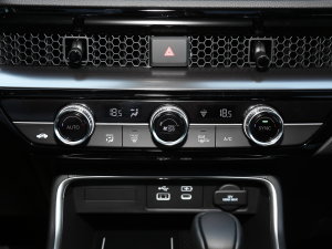 2023款240TURBO 四驱臻享版 5座 空调调节