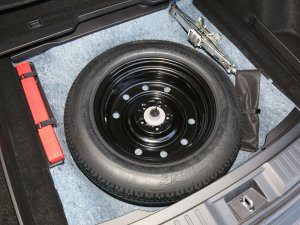2023款240TURBO 四驱臻享版 5座 备胎