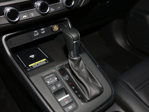 2023款240TURBO 两驱锋尚版 5座 换挡杆