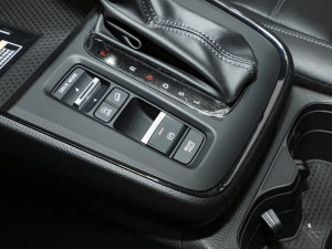 2023款240TURBO 两驱睿型版 5座 驻车制动器