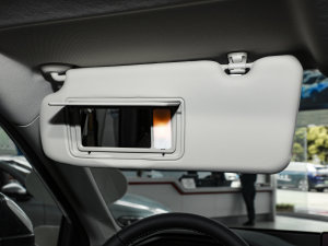2023款240TURBO 两驱睿型版 5座 遮阳板（左）
