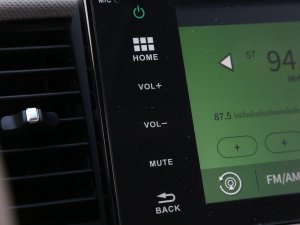 2023款1.5L CVT CRO-SS灵趣版 音响调节