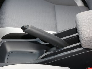 2023款1.5L CVT CRO-SS灵趣版 驻车制动器
