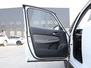 2023款1.5L CVT CRO-SS灵趣版 驾驶位车门