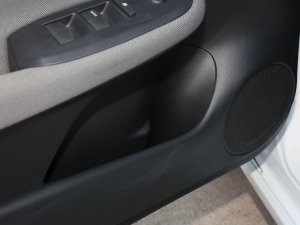 2023款1.5L CVT SPORT心动版 前门储物空间