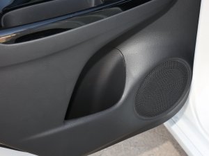 2023款1.5L CVT SPORT心动版 后门储物空间