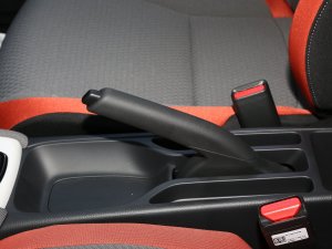 2023款1.5L CVT SPORT心动版 驻车制动器