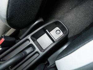 2023款1.5L CVT CRO-S乐趣版 前排杯架