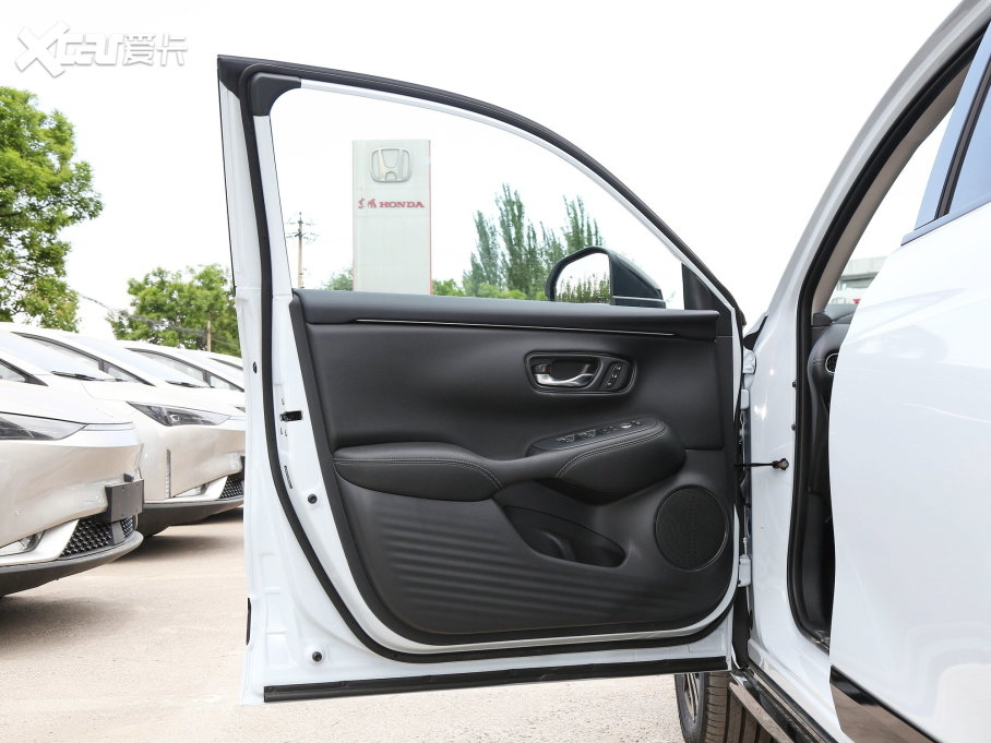 2023���HR-V 2.0L e:HEV ���ǰ�