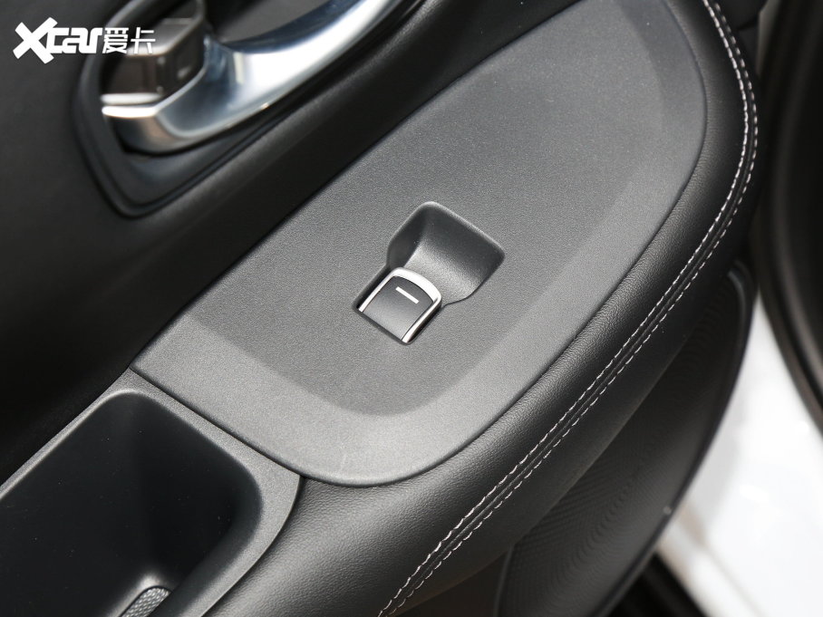 2023���HR-V 2.0L e:HEV ���ǰ�