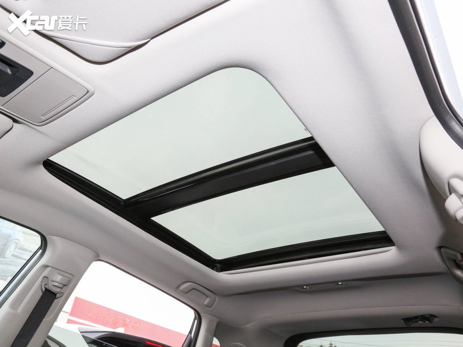 2023���HR-V 2.0L e:HEV ���ǰ�