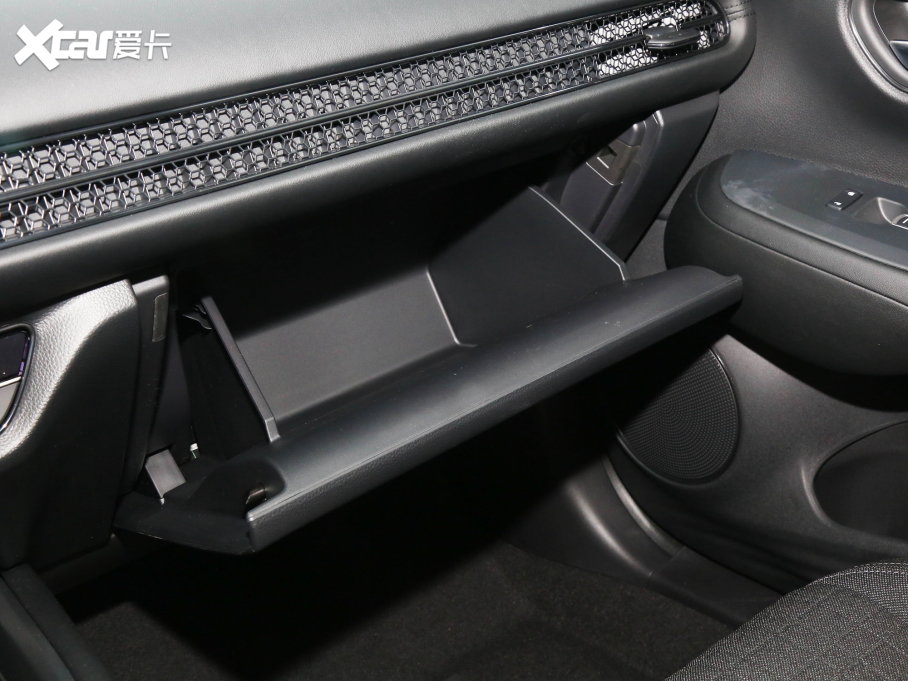 2023HR-V 2.0L e:HEV ٰ