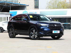 2023款240TURBO 劲致版 右前45度