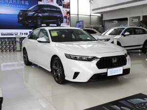 2023款260TURBO 精致版 右前45度