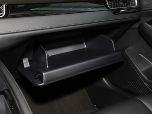 2023款260TURBO 精致版 手套箱