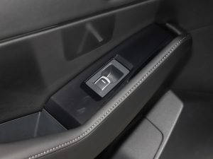 2023款260TURBO 精致版 后排车窗控制区