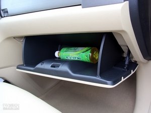 2010款2.4L 自动四驱豪华版 手套箱