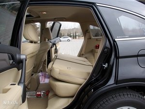 2010款2.4L 自动四驱豪华版 后排空间