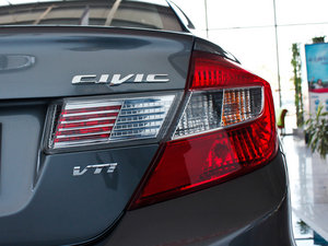 2012款1.8L VTi自动豪华版 尾灯