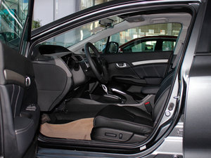 2012款1.8L VTi自动豪华版 前排空间