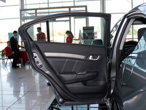 2012款1.8L VTi自动豪华版 左后车门
