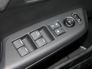 2012款1.8L VTi自动豪华版 主驾车窗控制区	