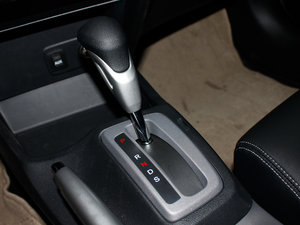 2012款1.8L VTi自动豪华版 换挡杆