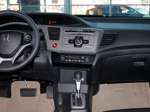 2012款1.8L VTi自动豪华版 中控台