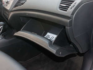 2012款2.0L TYPE-S自动版 手套箱