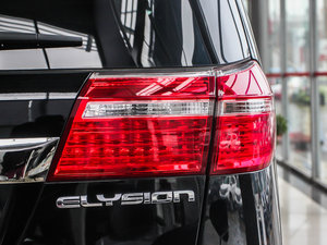 2012款2.4L VTi 豪华版 尾灯