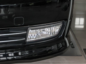 2012款2.4L VTi 豪华版 前雾灯